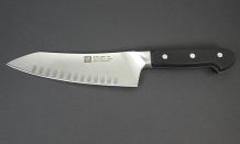 Zwilling Pro Kengata Santoku (Kullenschliff)