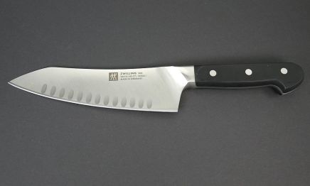 Zwilling Pro Kengata Santoku ( Kullenschliff)