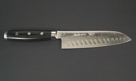 Yaxell Gou 101 Santoku mit Kulle